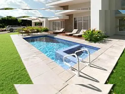 Piscina limpa com pressão de água reduzida: saiba como economizar