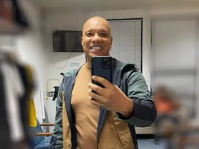 Anderson, vocalista do Molejo, anuncia cura do câncer
