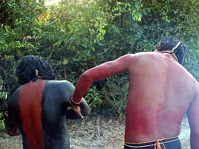 Escavações arqueológicas revelam vala comum em terra indígena