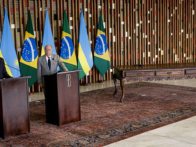 Brasil e Ruanda assinam tratado de transferência de presos condenados