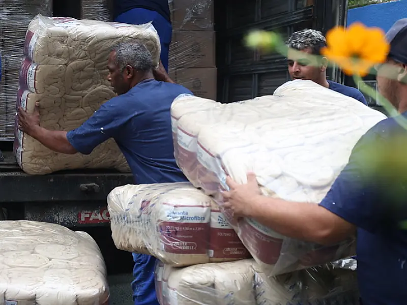 Fundo Social de Guarujá recebe 1.200 cestas básicas e 1.500 cobertores