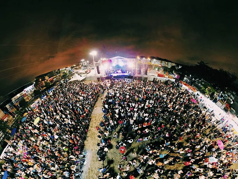 Guarujá realiza marcha para jesus com a presença do cantor André Valadão