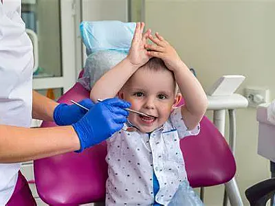 Higiene bucal de bebês deve começar nos primeiros meses de vida