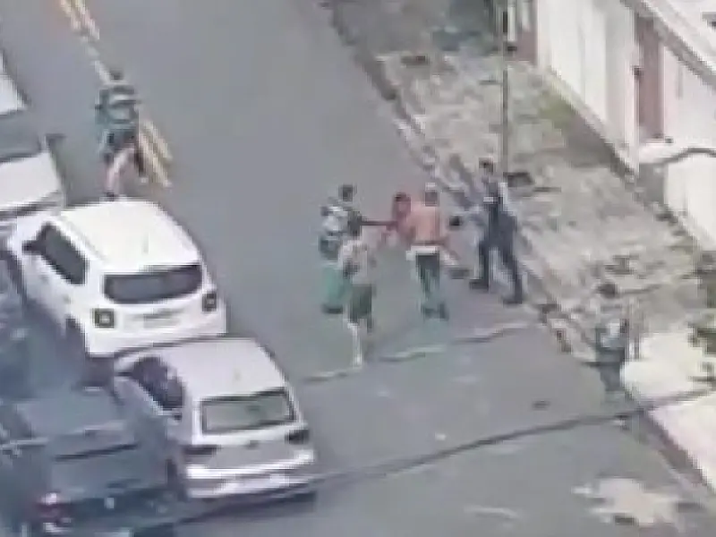 Torcidas de Santos e Coritiba realizam briga generalizada após o jogo entre as equipes