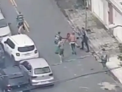 Torcidas de Santos e Coritiba realizam briga generalizada após o jogo entre as equipes