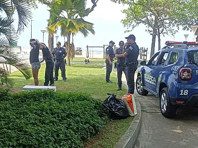 Procurada por roubo é presa pela GCM na orla em Santos