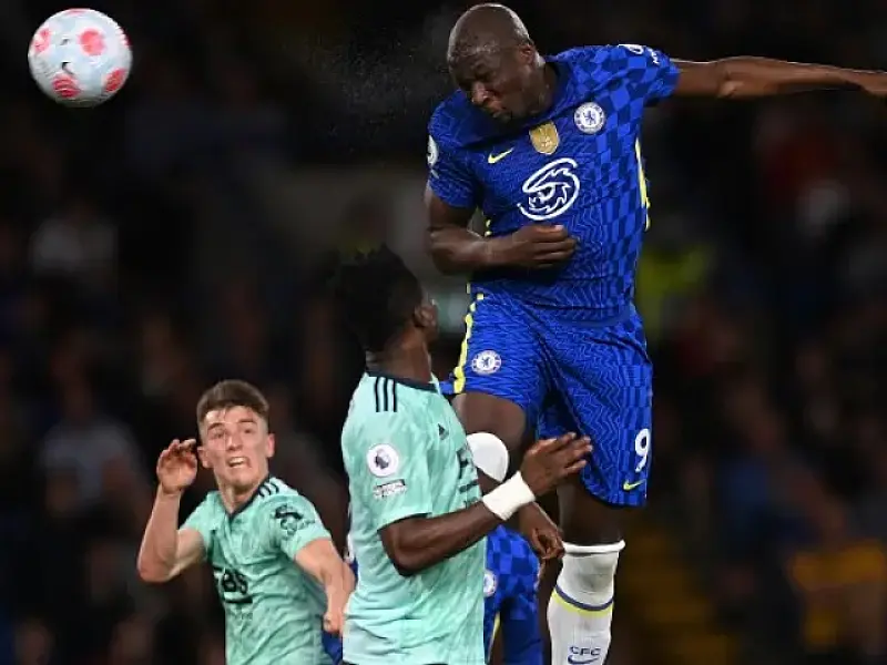 Chelsea é superior, mas fica no empate com Leicester no Inglês