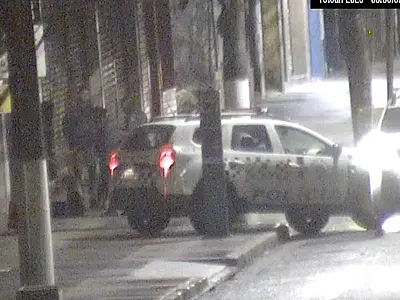 Câmeras da Prefeitura ajudam a prender trio por roubo a idoso no Centro de Santos