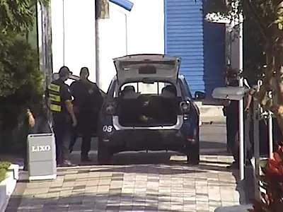 Câmeras de Santos flagram e homem é preso por furto em cemitério do Paquetá