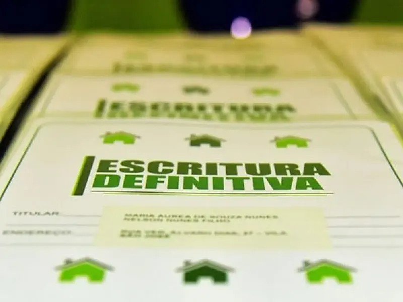 Moradores de quatro bairros recebem escrituras definitivas nesta quarta-feira (11)