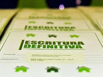 Moradores de quatro bairros recebem escrituras definitivas nesta quarta-feira (11)