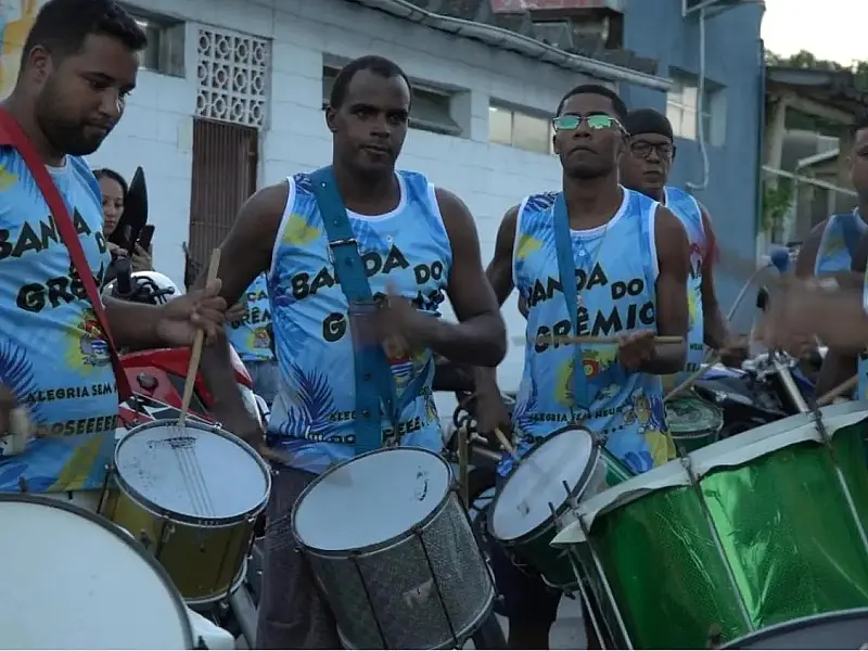 Desfiles de Blocos e Bandas de Guarujá continuam neste feriado de Carnaval