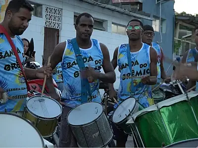 Desfiles de Blocos e Bandas de Guarujá continuam neste feriado de Carnaval