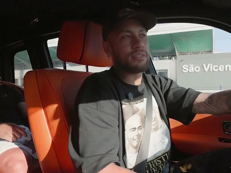 Em passeio por São Vicente, Neymar visita locais onde viveu na infância