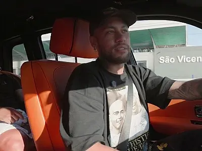 Em passeio por São Vicente, Neymar visita locais onde viveu na infância