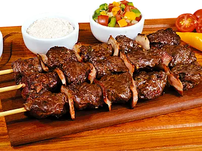 Sr. Espetto Santos oferece delicioso festival de espetos e porções em Santos