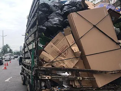 Força-tarefa aborda 35 caminhões que coletam resíduos da construção civil em Santos