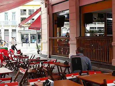Mais da metade dos bares e restaurantes opera sem lucro em novembro