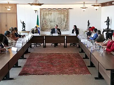 Atual política antidroga favorece prisão de jovens negros, diz Barroso