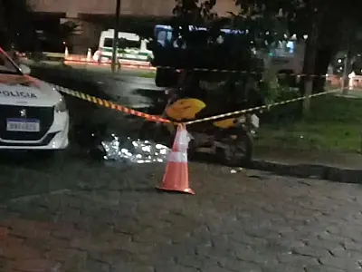 Motociclista morre após se envolver em acidente com semi-reboque de caminhão em Cubatão