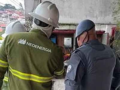 Dono de estúdio de tatuagem é preso por furto de energia em Pitangueiras, no Guarujá
