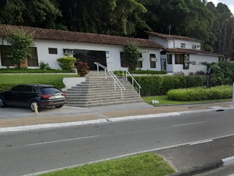 Motociclista morre, no último domingo,  ao bater em poste em Guarujá