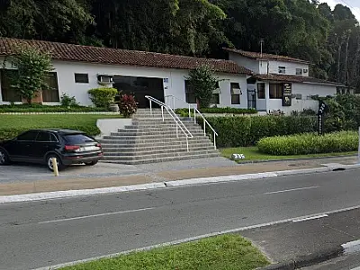Motociclista morre, no último domingo,  ao bater em poste em Guarujá