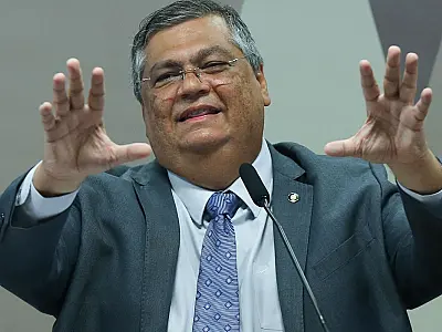 Dino diz que pacificação do país tem de ser centrada no respeito à lei