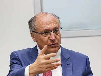 Brasil ficou caro antes de ficar rico, diz Alckmin