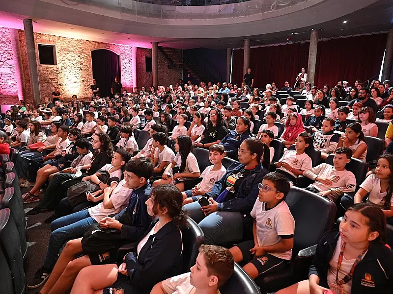 Alunos de Santos se encantam em bate papo com autor indígena na Tarrafinha Literária