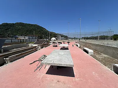 Obras da Praça da Cidadania avançam com instalação de mesas de jogos e pista de skate