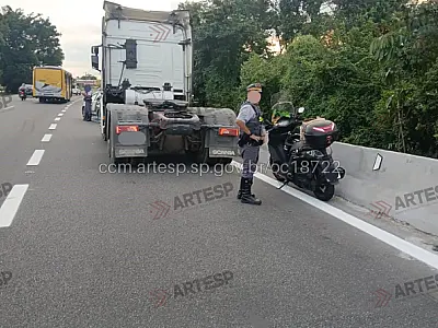 Motociclista morre após colisão com carreta na Anchieta no trecho em Cubatão