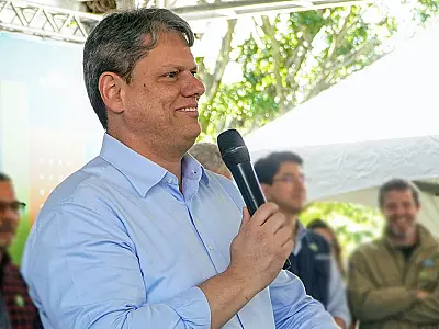 Governador anuncia aumento de 85% dos repasses do Estado para a saúde dos municípios em 2024
