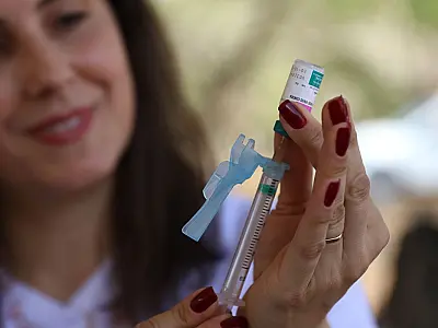 Vacinação brasileira é modelo para o mundo, mas enfrenta desafios