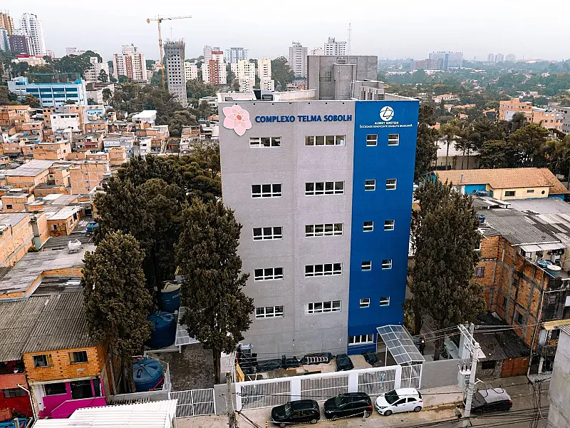Einstein inaugura escola com ensino médio técnico em Paraisópolis