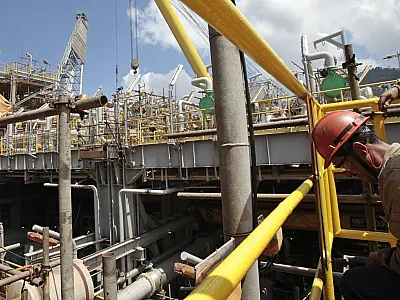 Produção nacional de petróleo teve queda de 3,8% em fevereiro