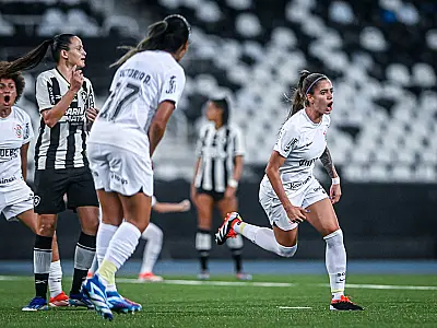 Corinthians bate Botafogo e mantém liderança do Brasileiro Feminino