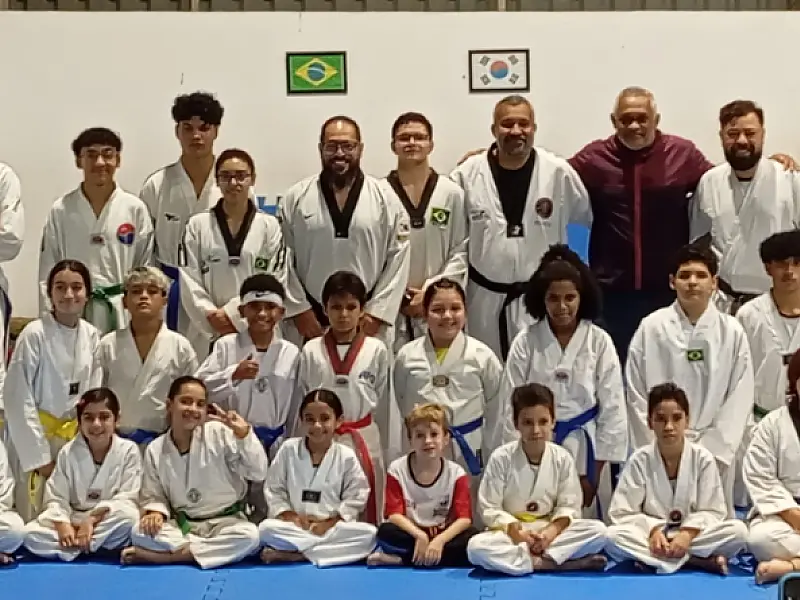 Alunos do Taekwondo do Centro de Iniciação ao Esporte são promovidos de faixa