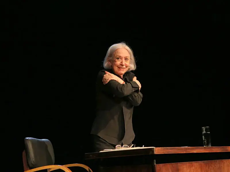 Fernanda Montenegro, em namoro eterno com o teatro, faz leitura de Beauvoir