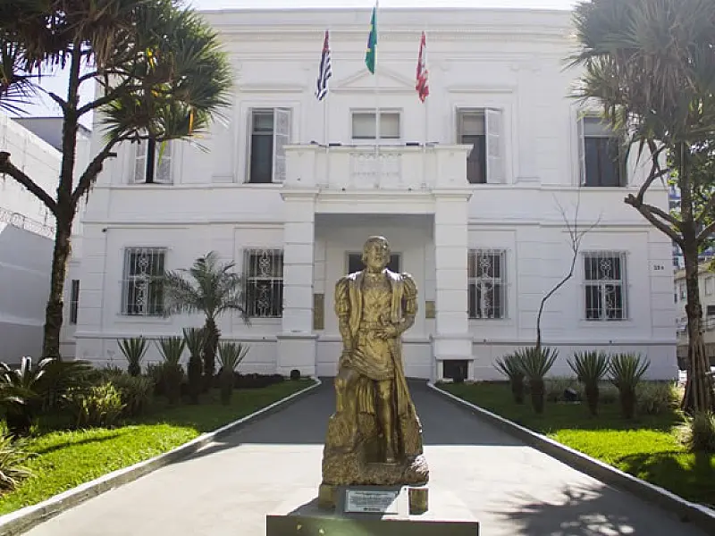 São Vicente quita R$10 milhões com aposentados dos governos anteriores