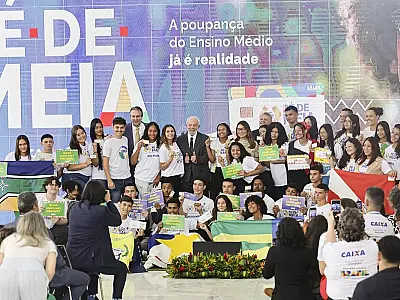Brasil tem eterna dívida com a educação, diz Lula