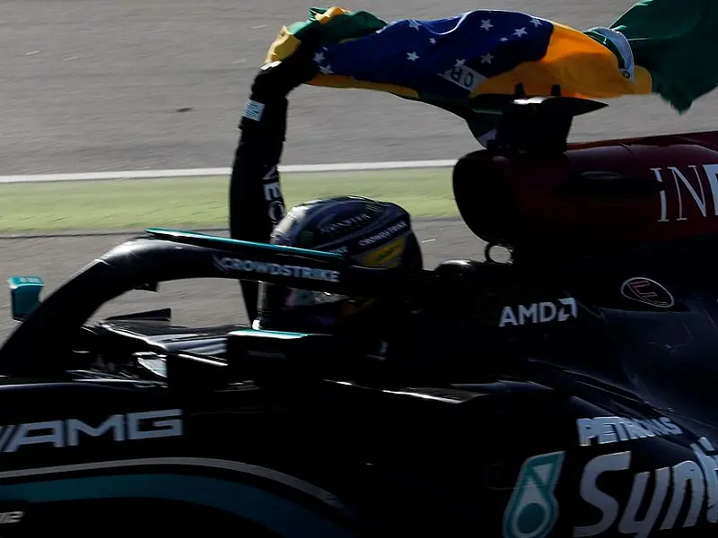 "Estou esperando meu passaporte brasileiro", brinca Lewis Hamilton