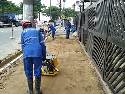Obras de revitalização avançam em mais um trecho da Pinheiro Machado, em Santos