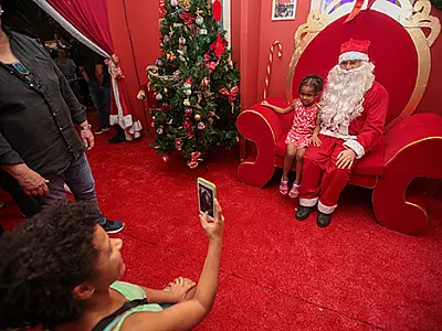 Mais de 3 mil crianças já foram recebidas pelo Papai Noel em Praia Grande