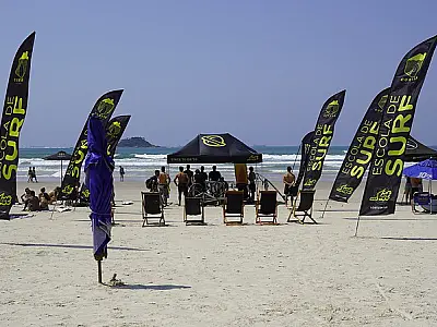 Festival de Surf Amistoso reúne mais de 100 pessoas na Enseada, no Guarujá
