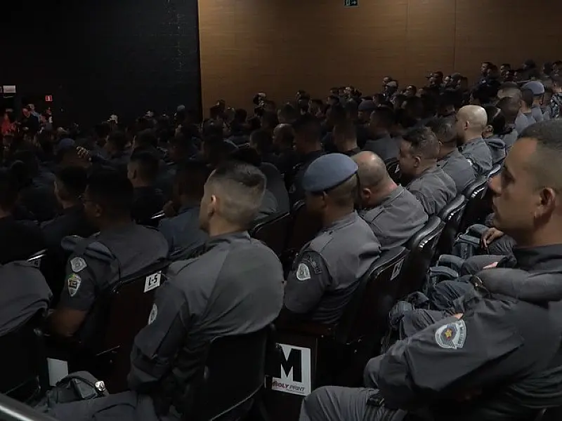 Farid Madi recepciona policiais militares que atuarão durante a temporada em Guarujá