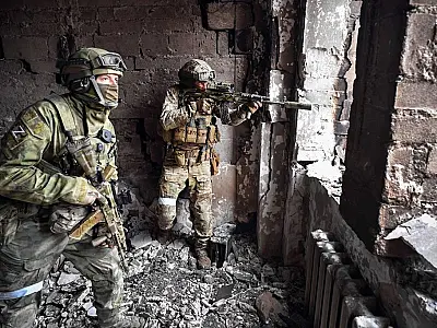 EUA rasgam fantasia de neutralidade militar contra Rússia na Guerra da Ucrânia