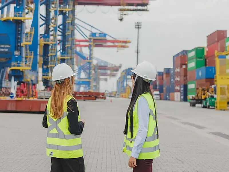 Santos Brasil abre inscrições para o Programa de Trainee 2026, com salário de R$ 14 mil