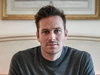 Ex de Armie Hammer, acusado de canibalismo, diz que ele 'cruzava a linha do aceitável' na cama