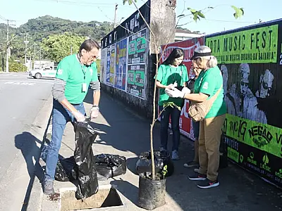 Plantio de árvores em morro de Santos reforça compromisso com a conservação do ambiente